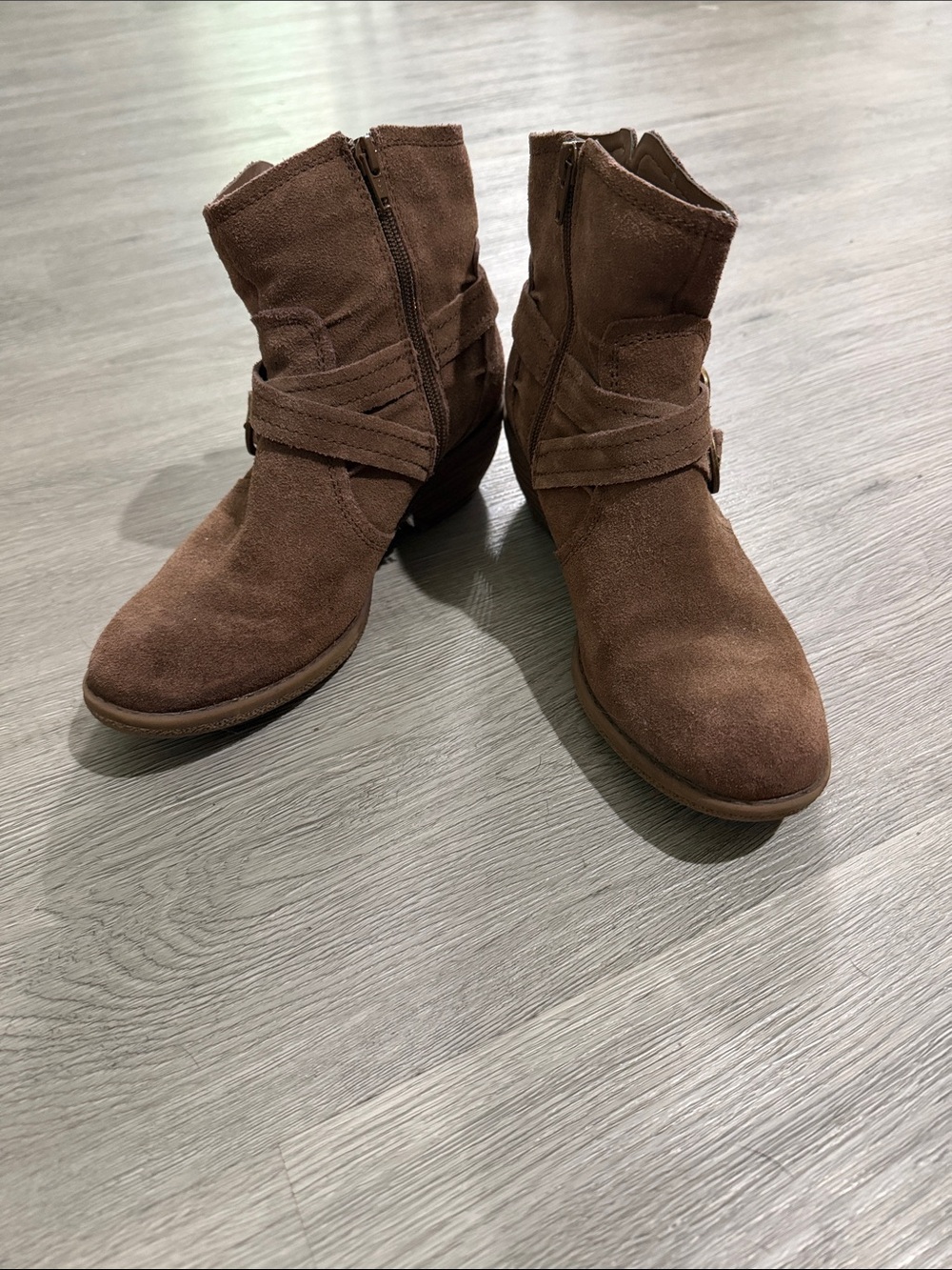 Madison Edison Brown Suede Ankle Boots - Classic Casual Style Sz 7.5 EUC